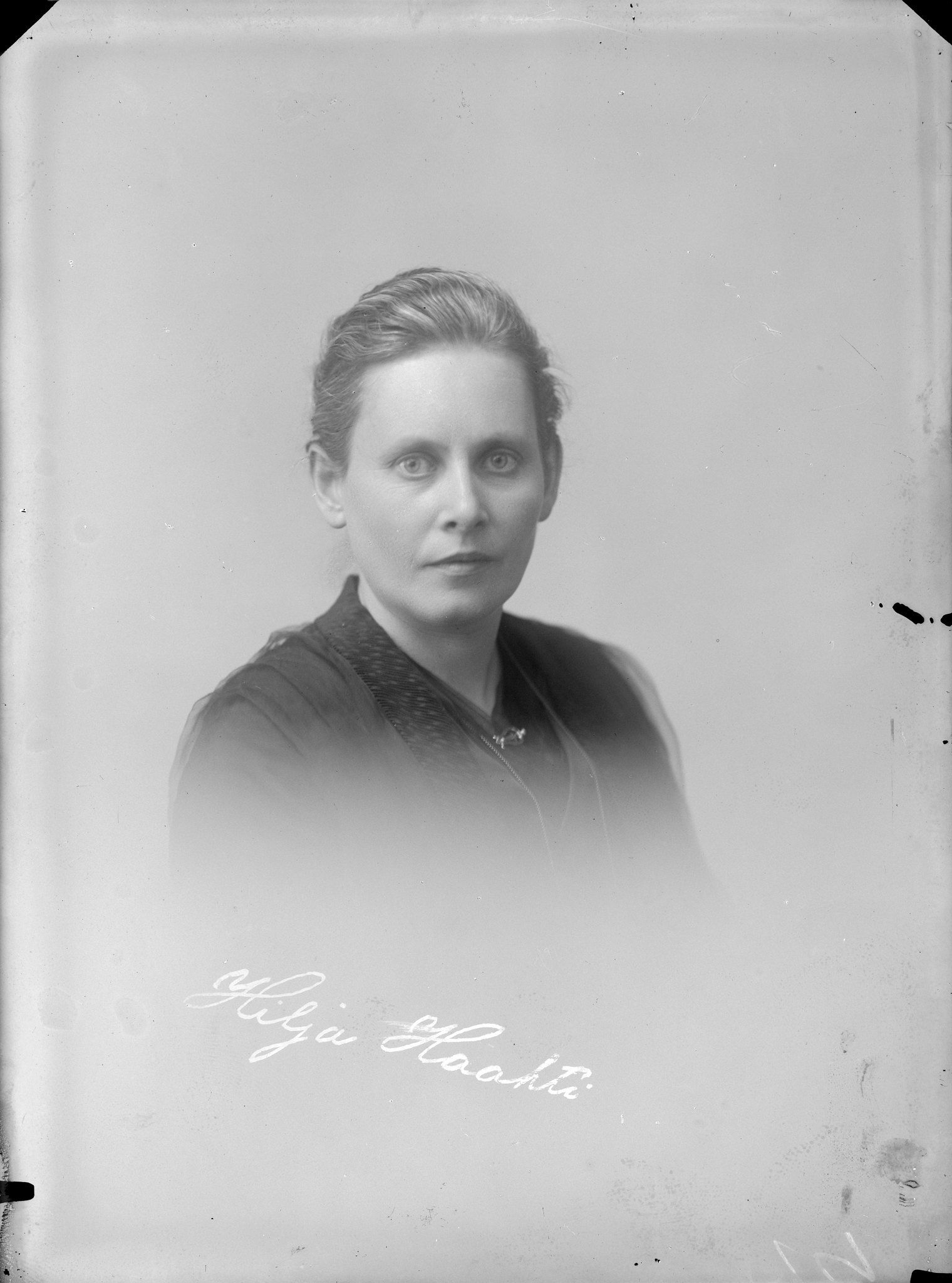 Carl Klein / Atelier Universal: Hilja Haahti, n. 1910-luku. Digitoitu alkuperäisnegatiivista. Suomen valokuvataiteen museo.