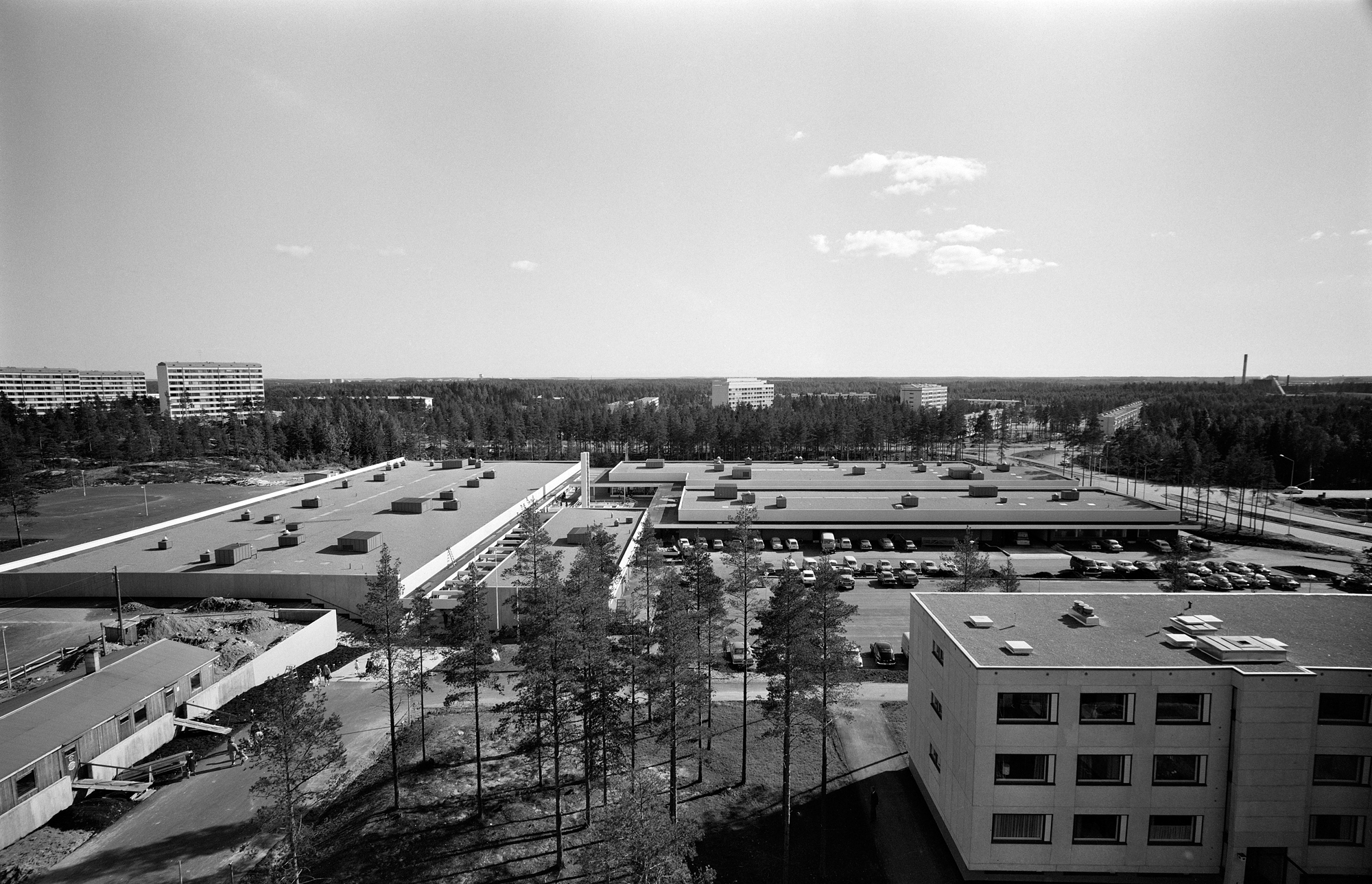 Armas Viitasalo, 1967. Kuva Kontulan lähiöstä ja ostoskeskuksesta.