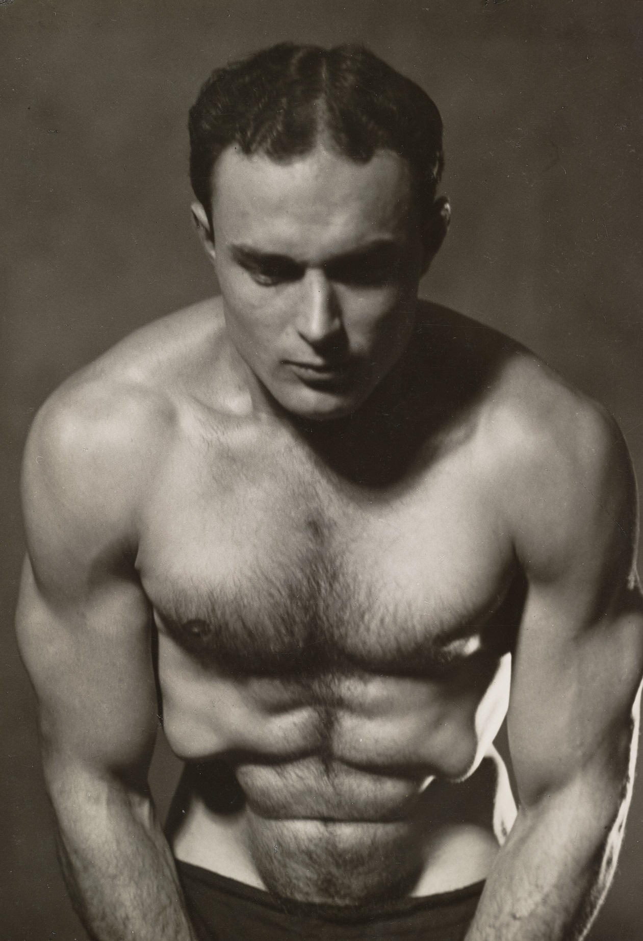 Heinrich Iffland, Harry Tilgmann, sarjasta Bodybuilding, 1932. Hopeagelatiinivedos. Otavan kokoelma / Suomen valokuvataiteen museo. D2015:62/231