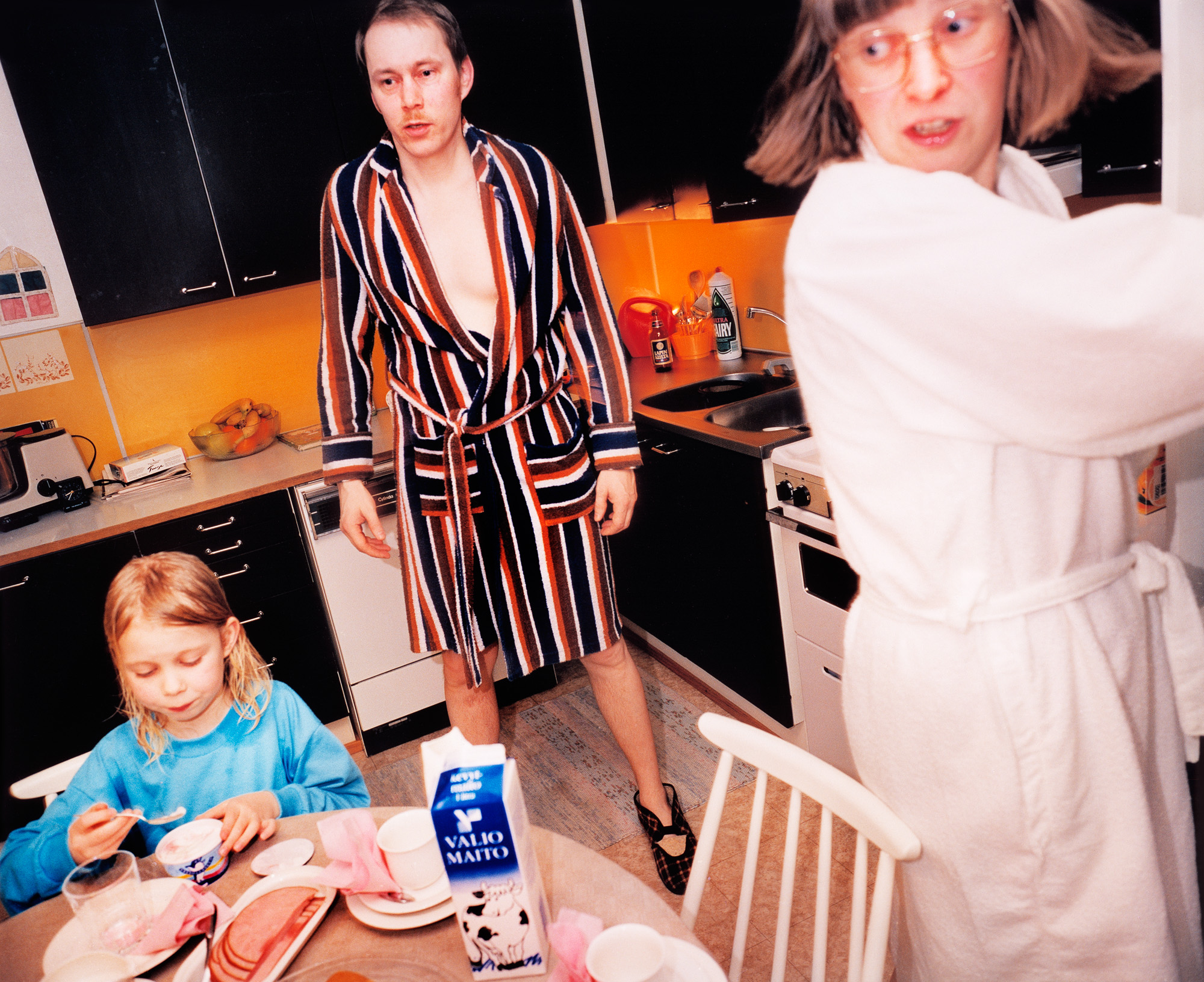 Markus Jokela: Kirkkonummi 1992. Kromogeeninen värivedos. Suomen valokuvataiteen museon kokoelmat.