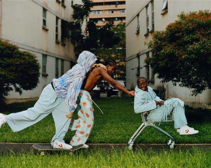Tyler Mitchell: Motherlan Skating, 2021. © Tyler Mitchell.