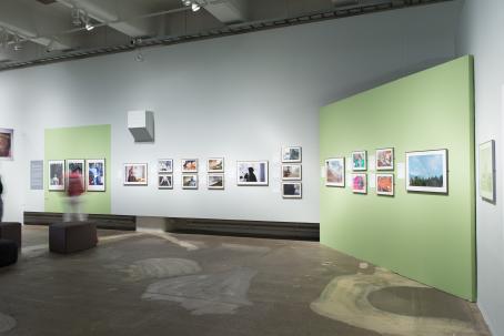 Kuvia esillä valokuvataiteen museossa. 