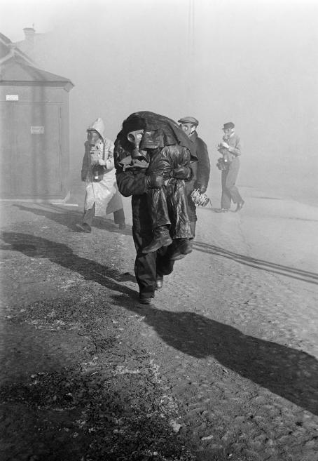 Sodan alla järjestettiin eri puolilla maata väestönsuojeluharjoituksia. Helsingin keskustassa pukeuduttiin kaasunaamareihin ja suojavaatteisiin. 1939