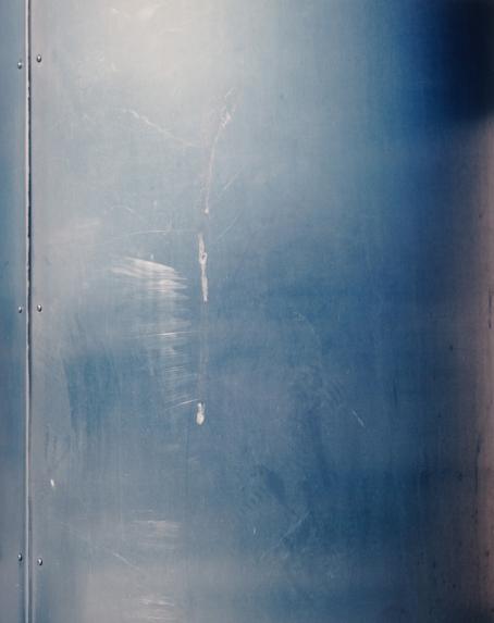 Andrei Lajunen: Seinä, noin 1997-1998, mustesuihkutuloste, 47 x 37 cm. Andrei Lajusen rahaston editio 10. Suomen valokuvataiteen museo.