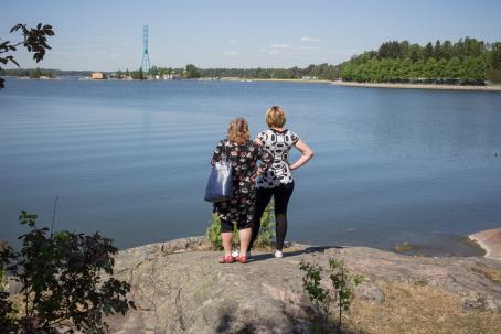 Toukokuussa retkeiltiin Lapinlahden maisemissa. Kuva: Virve Laustela, Suomen valokuvataiteen museo