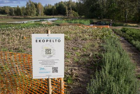 Syksyn viimeinen retki tehtiin Malmilla sijaitsevalle Perho Green City Farmille. Kuva: Virve Laustela, Suomen valokuvataiteen museo Syksyn viimeinen retki tehtiin Malmilla sijaitsevalle Perho Green City Farmille. Kuva: Virve Laustela, Suomen valokuvataiteen museo