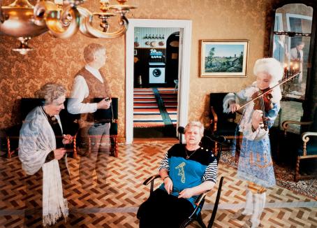 Henrik Duncker, 1991-1993: Ane Kaarlola, teossarjasta Viljelijän sopimus. Suomen valokuvataiteen museo.