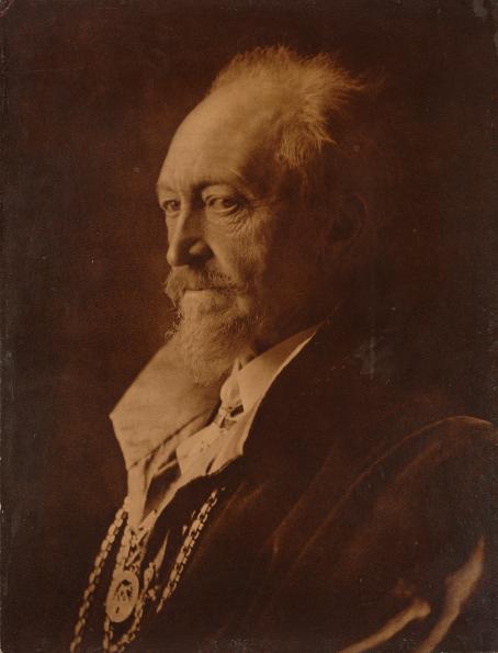 Alfred Nybom, 1905: Salaneuvos von Osenin muotokuva. Suomen valokuvataiteen museon kokoelmat