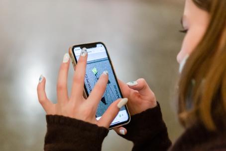 Taidetestaajia Valokuvataiteen museossa keväällä 2022. Kuva: Virve Laustela, Suomen valokuvataiteen museo Taidetestaajia Valokuvataiteen museossa keväällä 2022. Kuva: Virve Laustela, Suomen valokuvataiteen museo